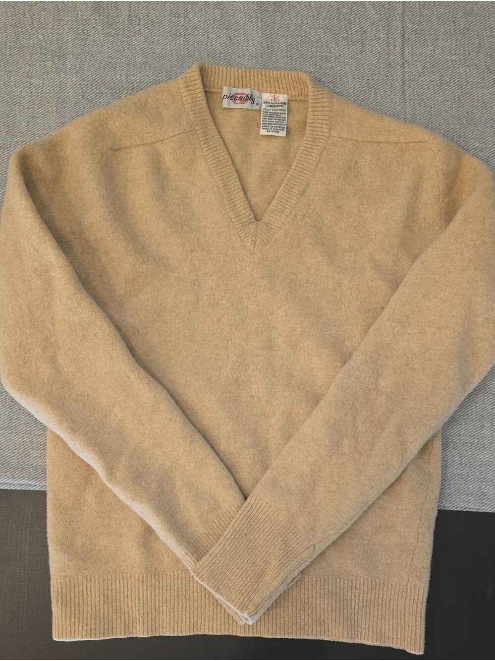 Vintage Piccadilly Tan Lambswool V-Neck Sweater Size Large Tall